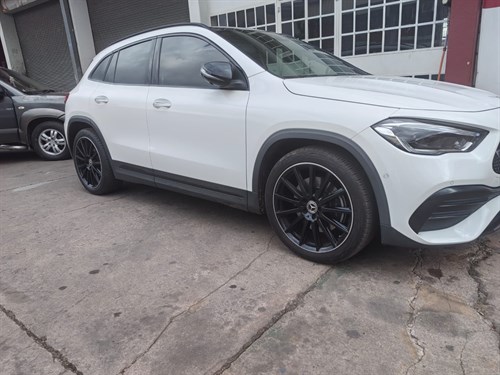 Mercedes Benz GLA 200